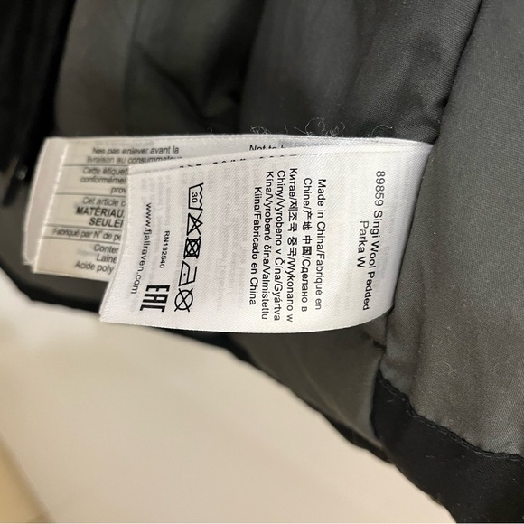 Fjalraven Singi parka in black. - Picture 10 of 12